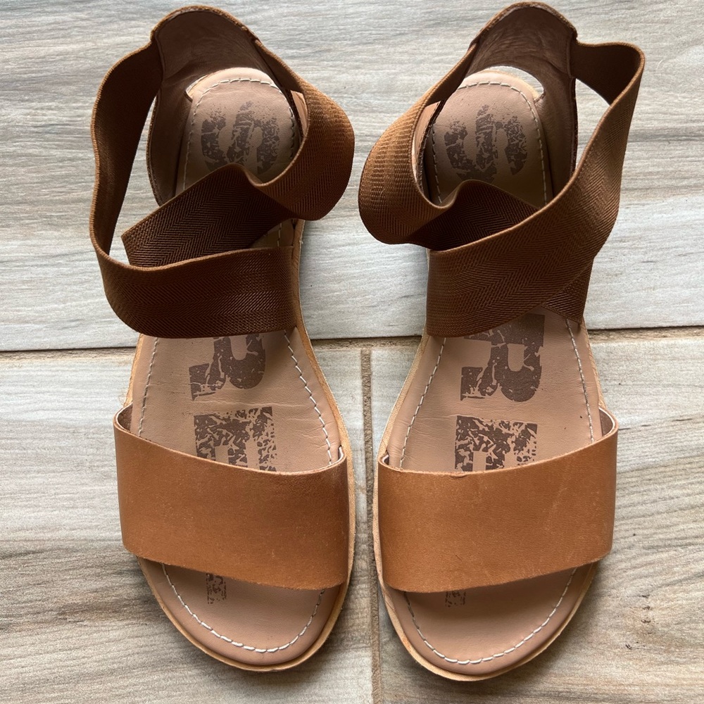 Good condition Sorel strappy sandals